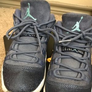 AIR JORDAN 11 RETRO LOW GG (GS) "BLUE MOON"
